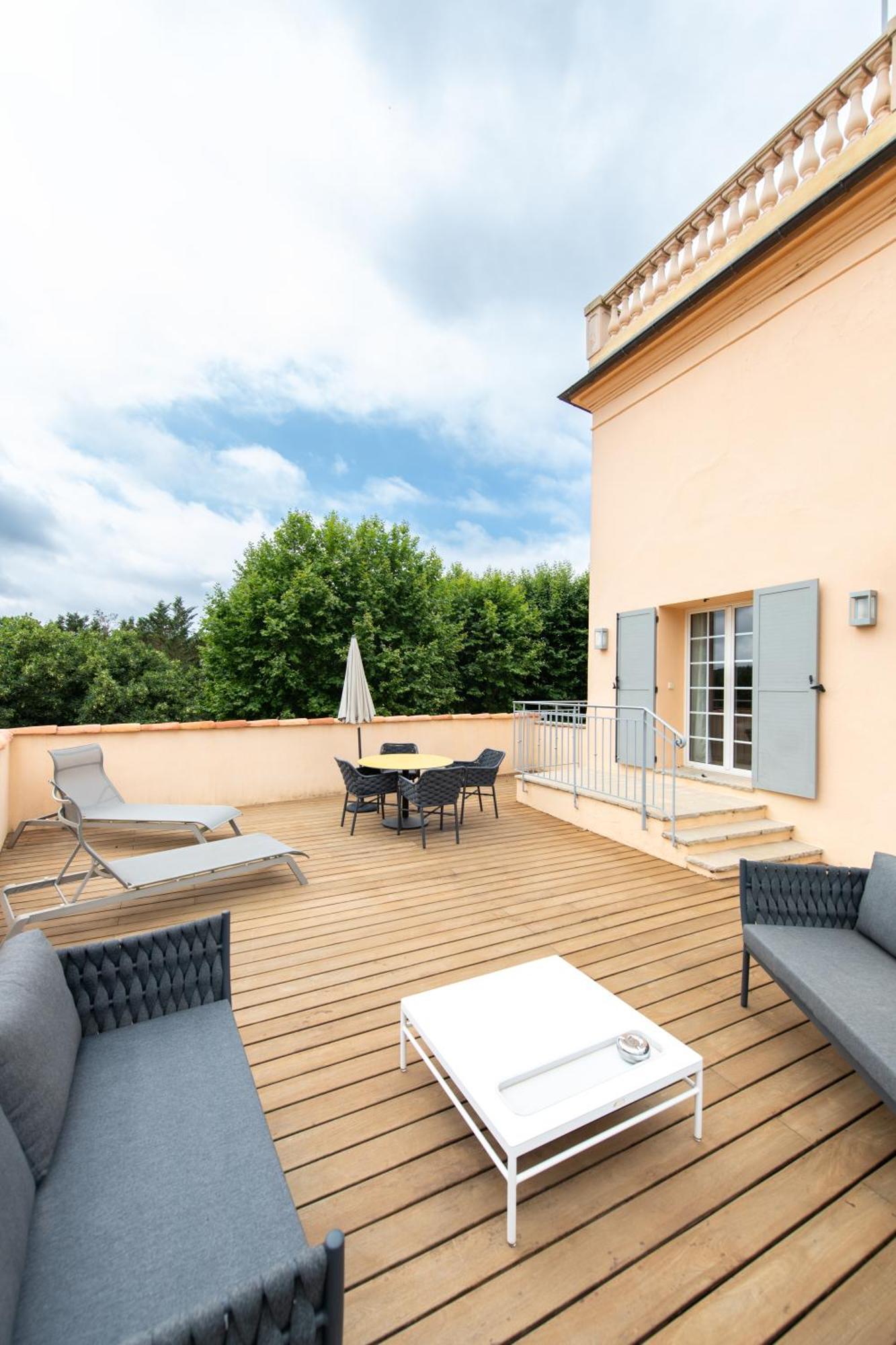 Hotel Golf & Spa Chateau De La Begude The Originals Collection Valbonne Exterior foto