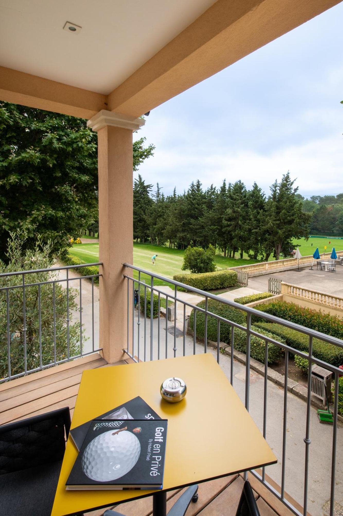 Hotel Golf & Spa Chateau De La Begude The Originals Collection Valbonne Exterior foto